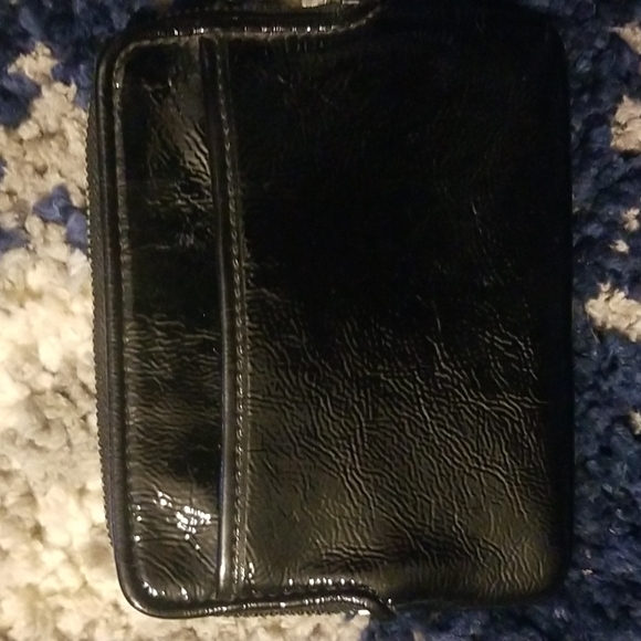 Coach poppy wristlet comes with black coach tag silver writing over black - Picture 4 of 7